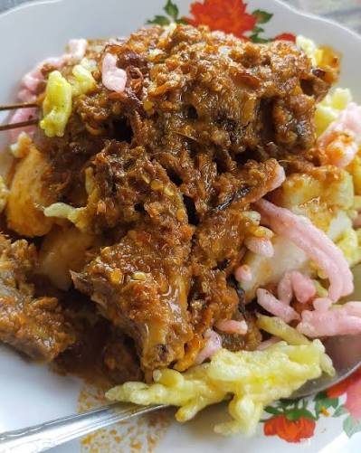 Semangkuk Rindu dari Tegal! Kupat Glabed Bu Yati Selalu Bikin Balik Lagi